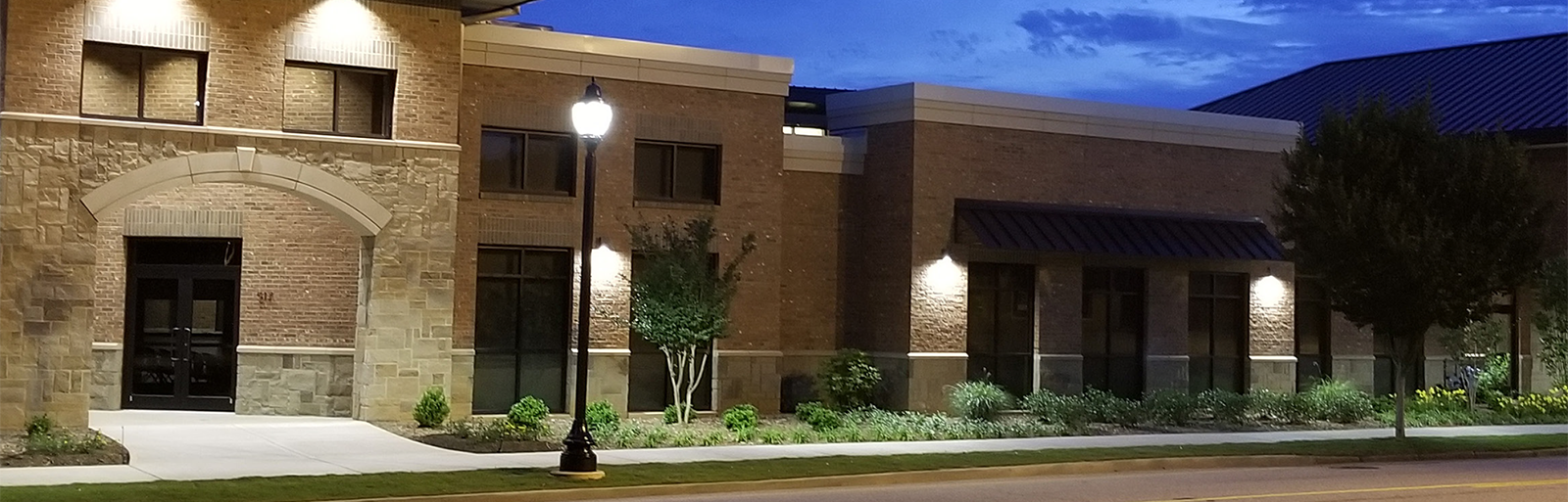 Exterior of commercial building lit with outdoor wall mount lighting 
