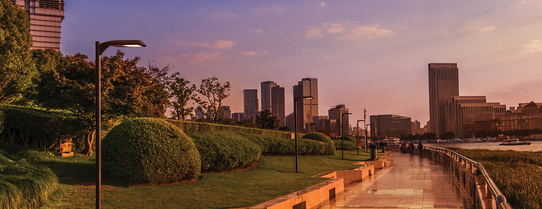 Altitude Area Lighting in Outdoor Pedestrian Parkway